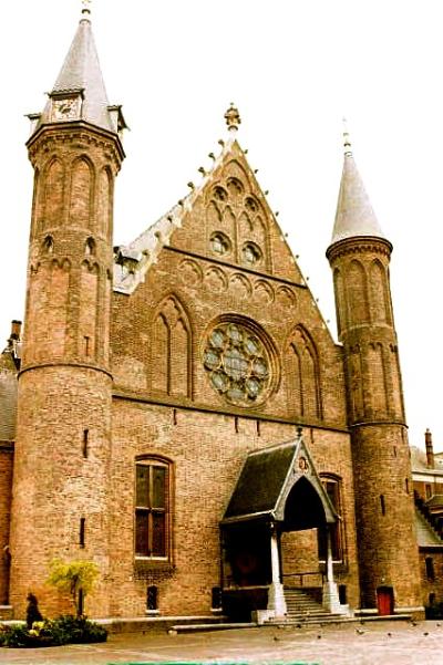 De ridderzaal in Den Haag was rond 1400 het centrum van een kleurrijk hofleven.