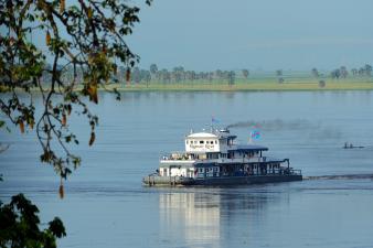 In talrijke Congoromans en -verhalen zit wel scène met een boot op de Congorivier