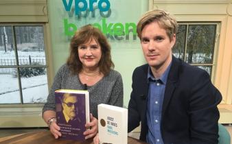 Aleid Truijens en Joost de Vries in het Nederlandse tv-programma ‘VPRO Boeken’